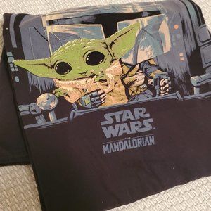 Funko pop mens large Mandalorian tee! Black L